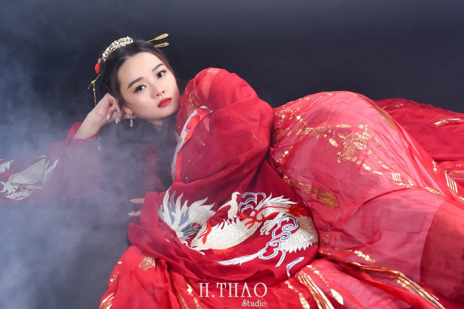 anh co trang trong studio 1 - G&oacute;c ảnh cổ trang chụp trong studio đẹp m&agrave; lạ - HThao Studio