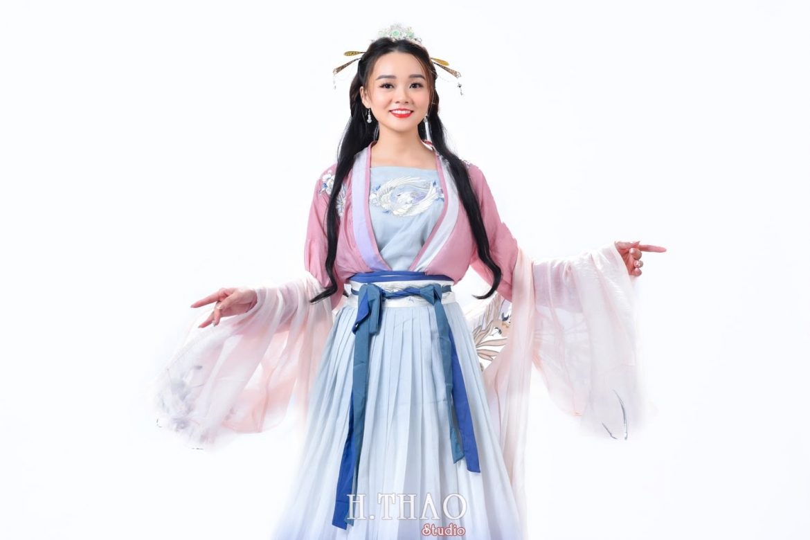 anh co trang trong studio