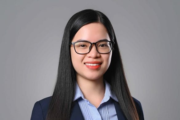 Anh avatar linkedin dep 1 585x390 - B&aacute;o gi&aacute; chụp ảnh c&aacute; nh&acirc;n