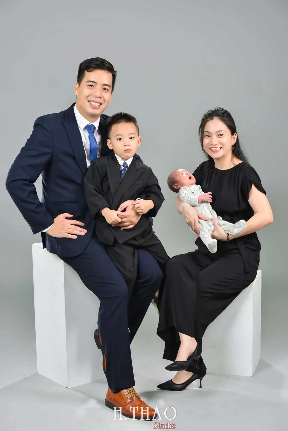 Anh gia dinh dep 8 min - 19 cách tạo dáng chụp ảnh gia đình tự nhiên nhất - HThao Studio