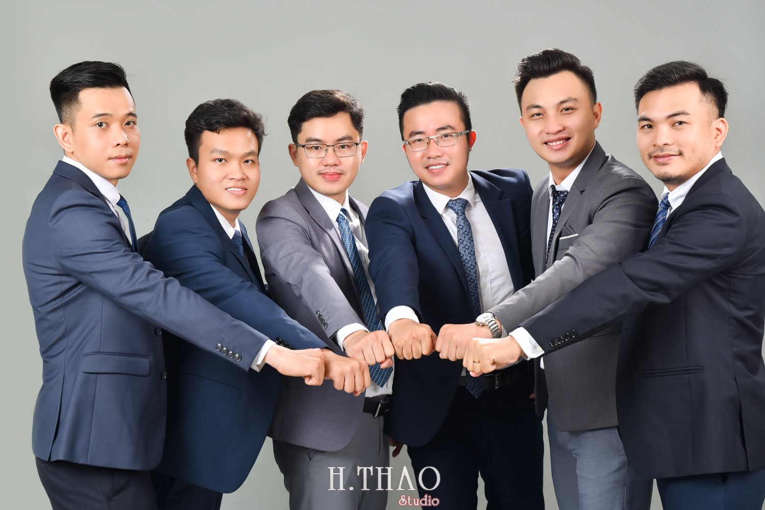 Anh profile cong ty 13 - Chụp ảnh profile cho đội nhóm sale ngân hàng - HThao Studio