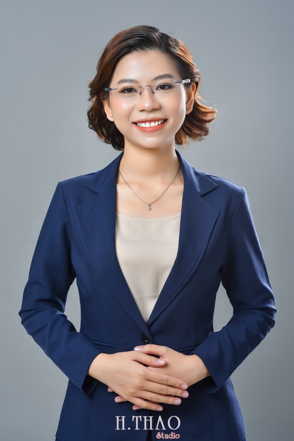 Anh profile  12 min - Tổng hợp ảnh profile nghề nghiệp bác sĩ, ngân hàng đẹp- HThao Studio