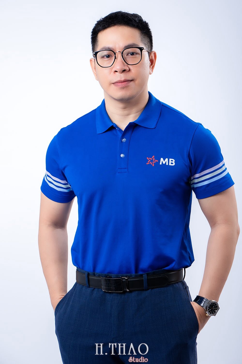 giam doc ngan hang 8 - Tổng hợp ảnh profile nghề nghiệp bác sĩ, ngân hàng đẹp- HThao Studio