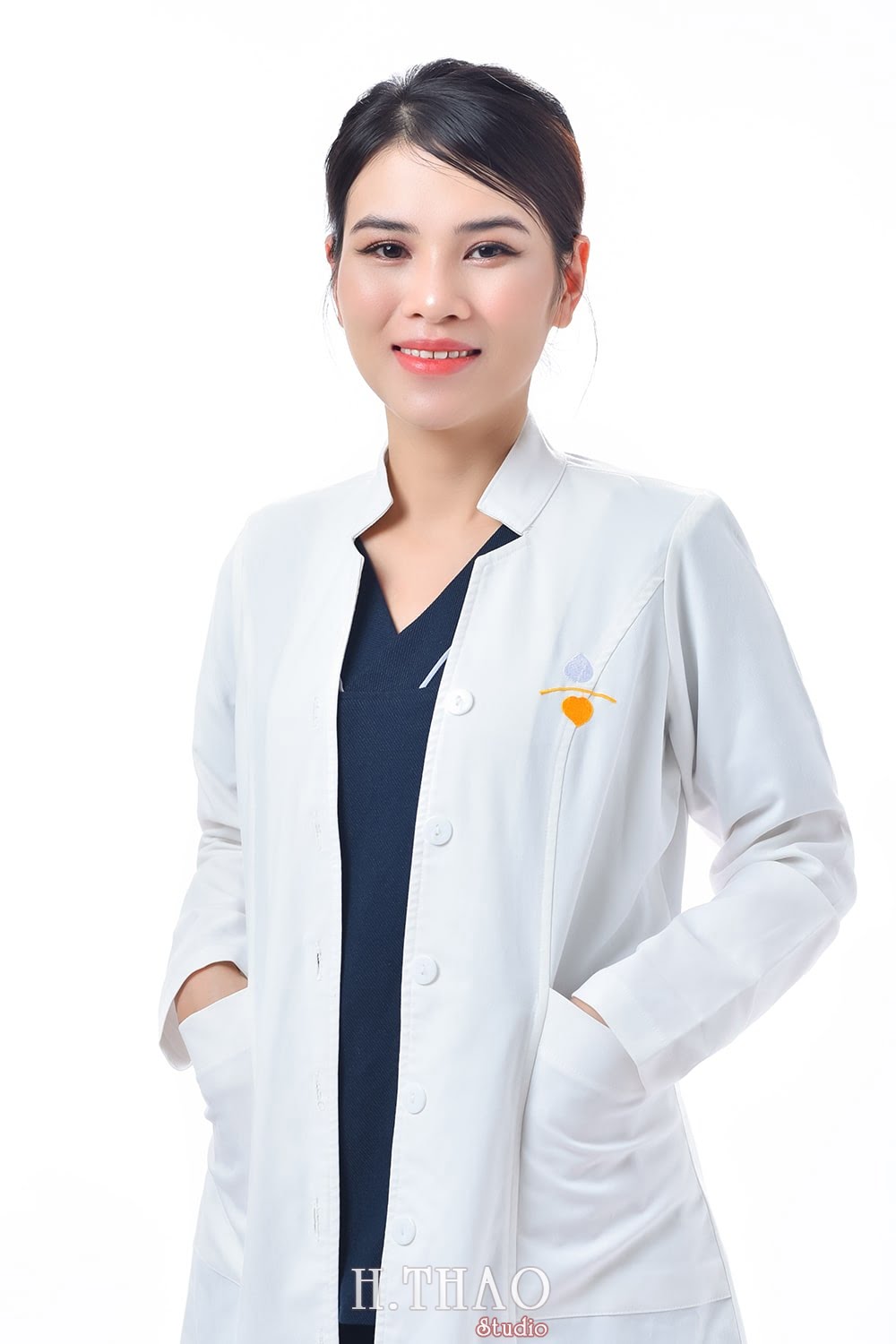 Anh profile bac si nu min - Tổng hợp ảnh profile nghề nghiệp bác sĩ, ngân hàng đẹp- HThao Studio