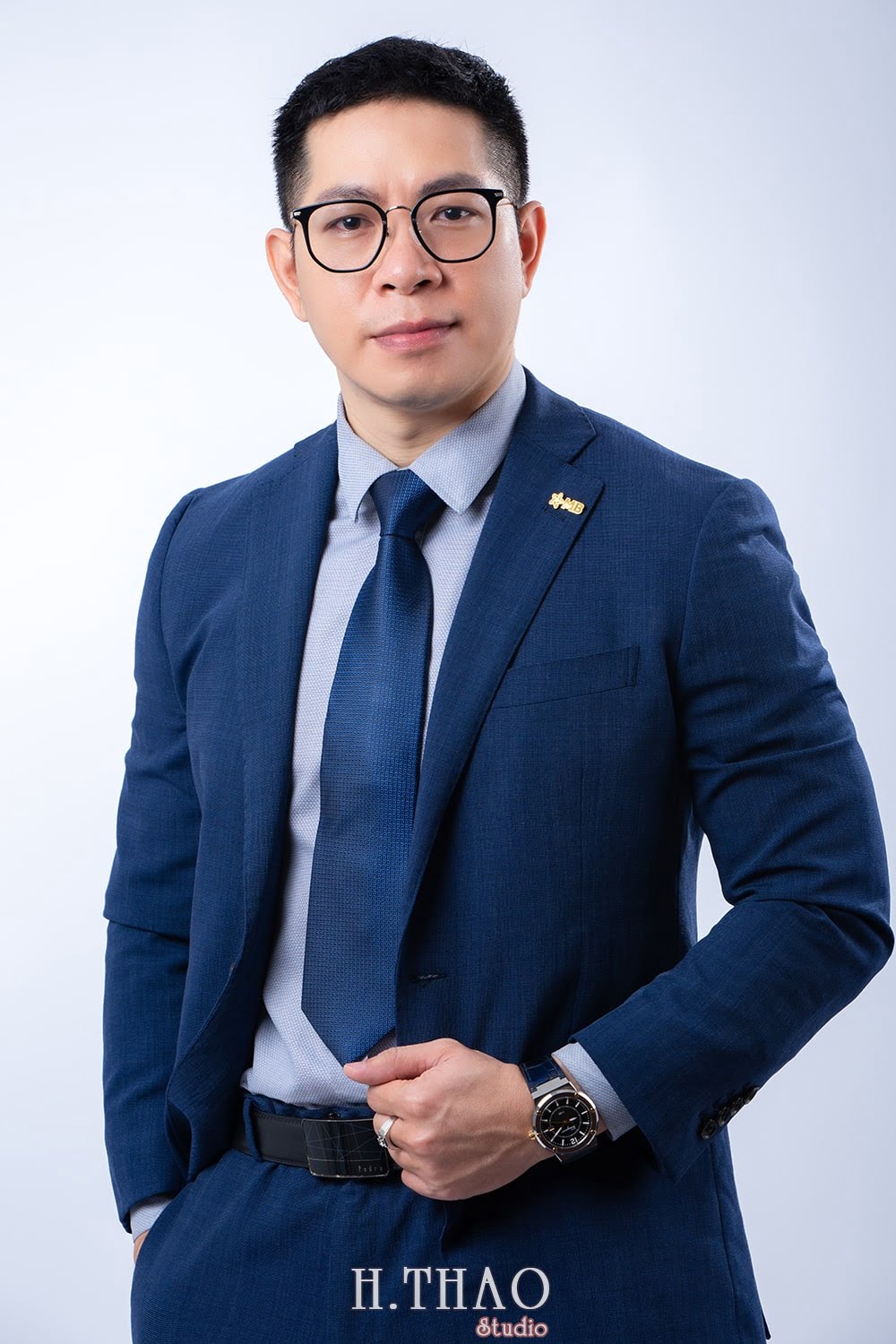 giam doc ngan hang 4 - Tổng hợp ảnh profile nghề nghiệp bác sĩ, ngân hàng đẹp- HThao Studio