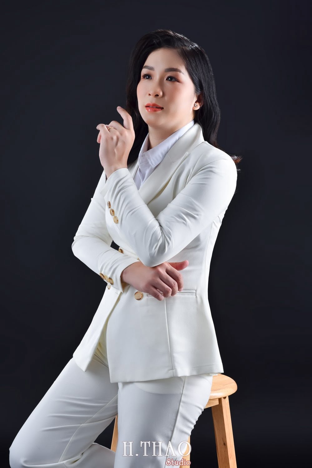 Anh doanh nhan nu 2 min - #35 cách tạo dáng chụp ảnh chân dung đẹp – HThao Studio
