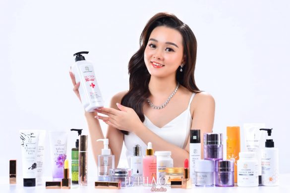 Anh doanh nhan nu 20 min 585x390 - Báo giá chụp ảnh Beauty sản phẩm trọn gói – HThao Studio