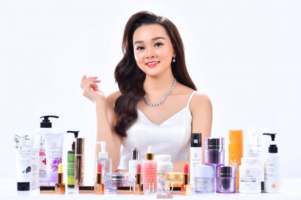 Anh doanh nhan nu 21 min 585x390 - Báo giá chụp ảnh Beauty sản phẩm trọn gói – HThao Studio