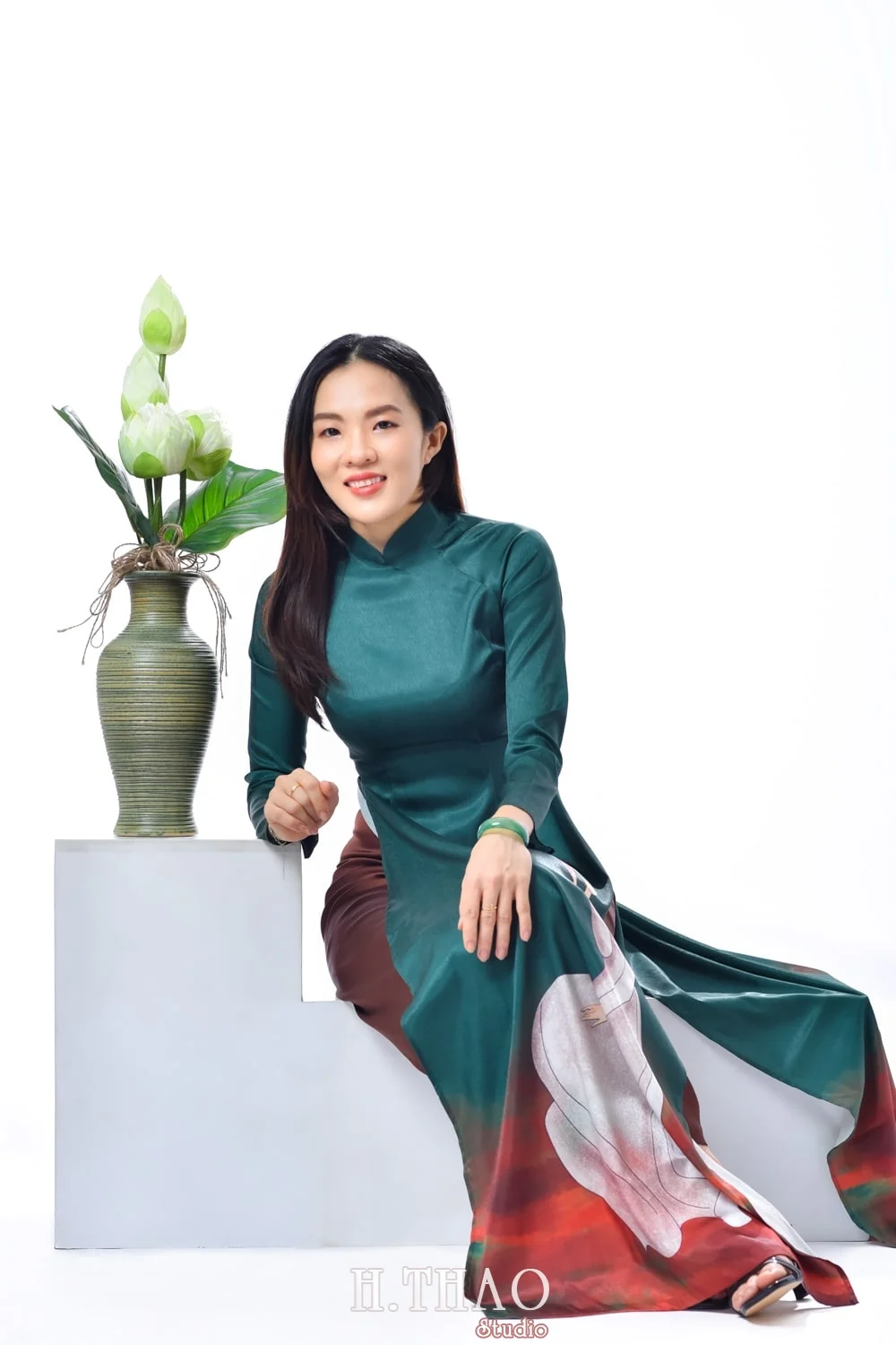 Anh doanh nhan nu 4 min - #35 cách tạo dáng chụp ảnh chân dung đẹp – HThao Studio