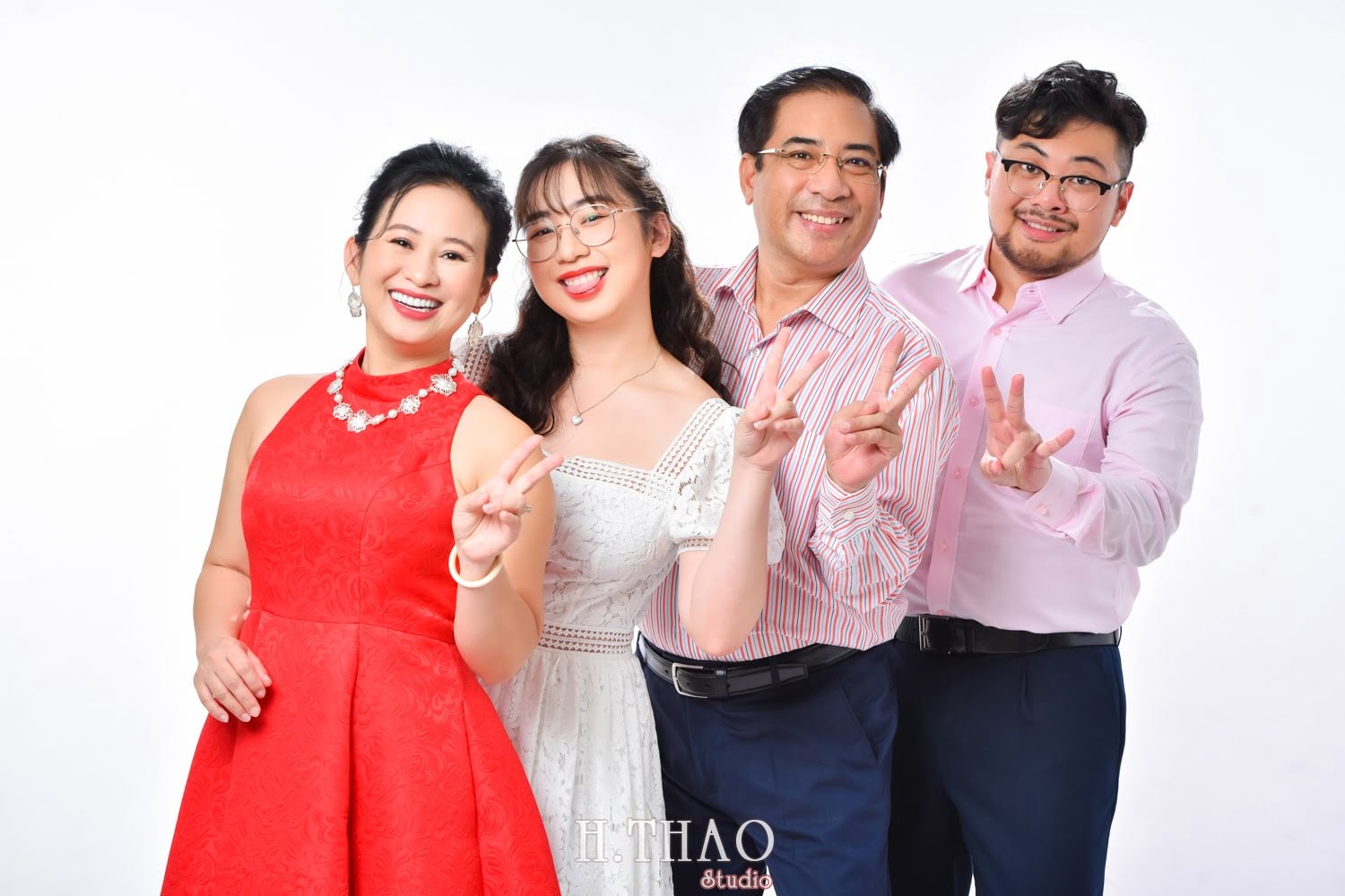 Anh gia dinh 4 nguoi 18 min - Dịch vụ chụp ảnh kỷ niệm ngày cưới - HThao Studio