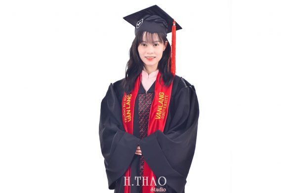 Anh tot nghiep 5 min 585x390 - Dịch vụ chụp ảnh tốt nghiệp cho sinh vi&ecirc;n tại Tp.HCM &ndash; HThao Studio