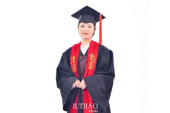 Anh tot nghiep 6 min 585x390 - Dịch vụ chụp ảnh tốt nghiệp cho sinh vi&ecirc;n tại Tp.HCM &ndash; HThao Studio