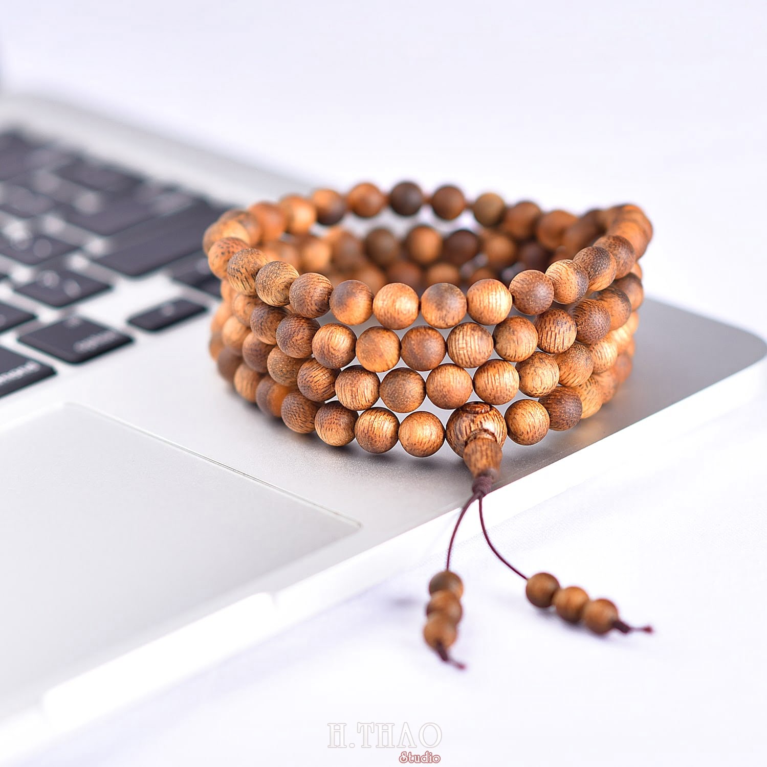 Anh trang hat 1 - Bộ ảnh sản phẩm vòng tràng hạt đeo tay đẹp - HThao Studio