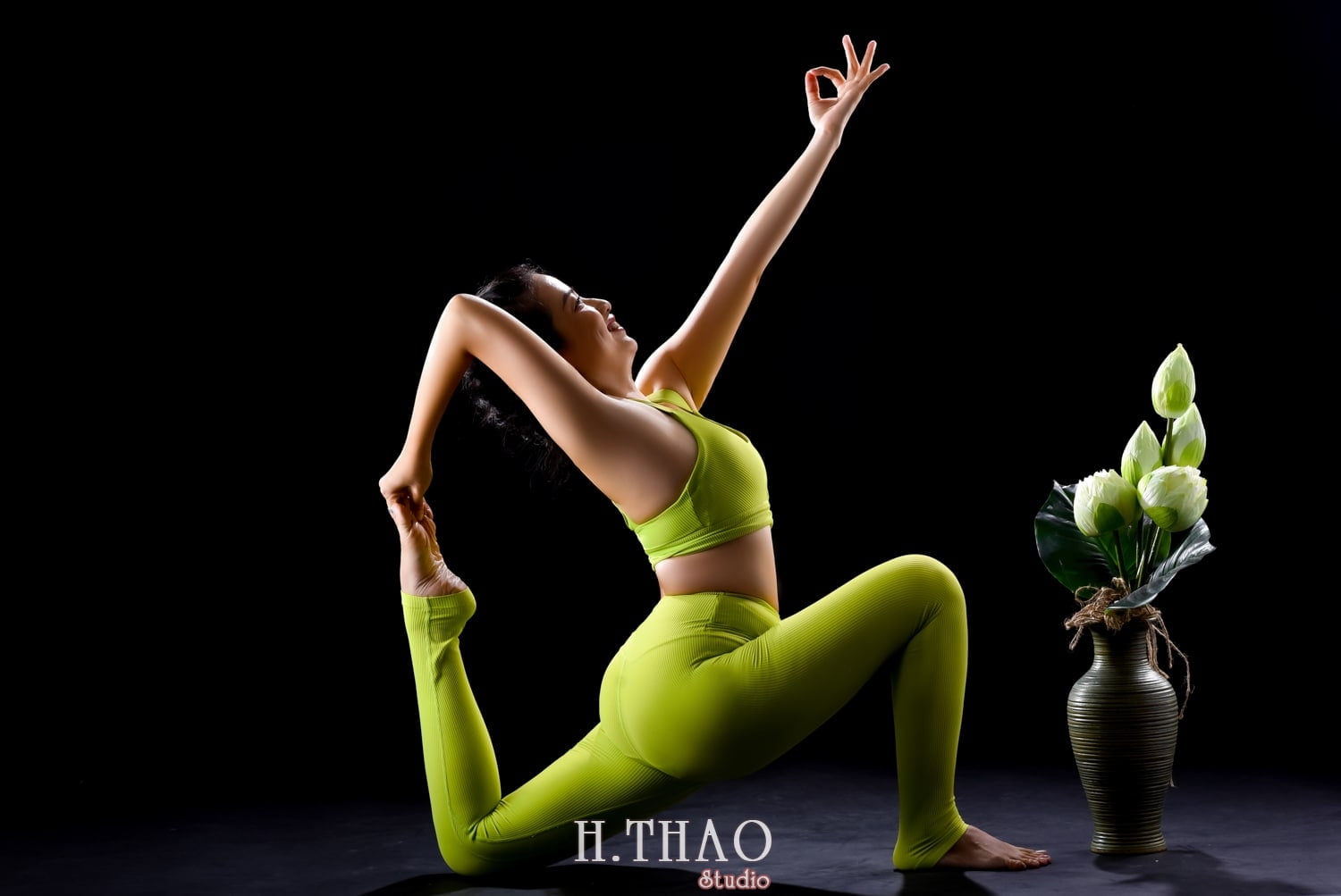 Anh yoga 18 min - Bộ ảnh Yoga chụp trong studio tuyệt đẹp – HThao Studio