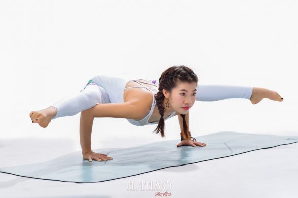 Anh yoga 4 min 585x390 - Bộ ảnh Yoga với 3 thiếu nữ chụp tại công viên Tao đàn