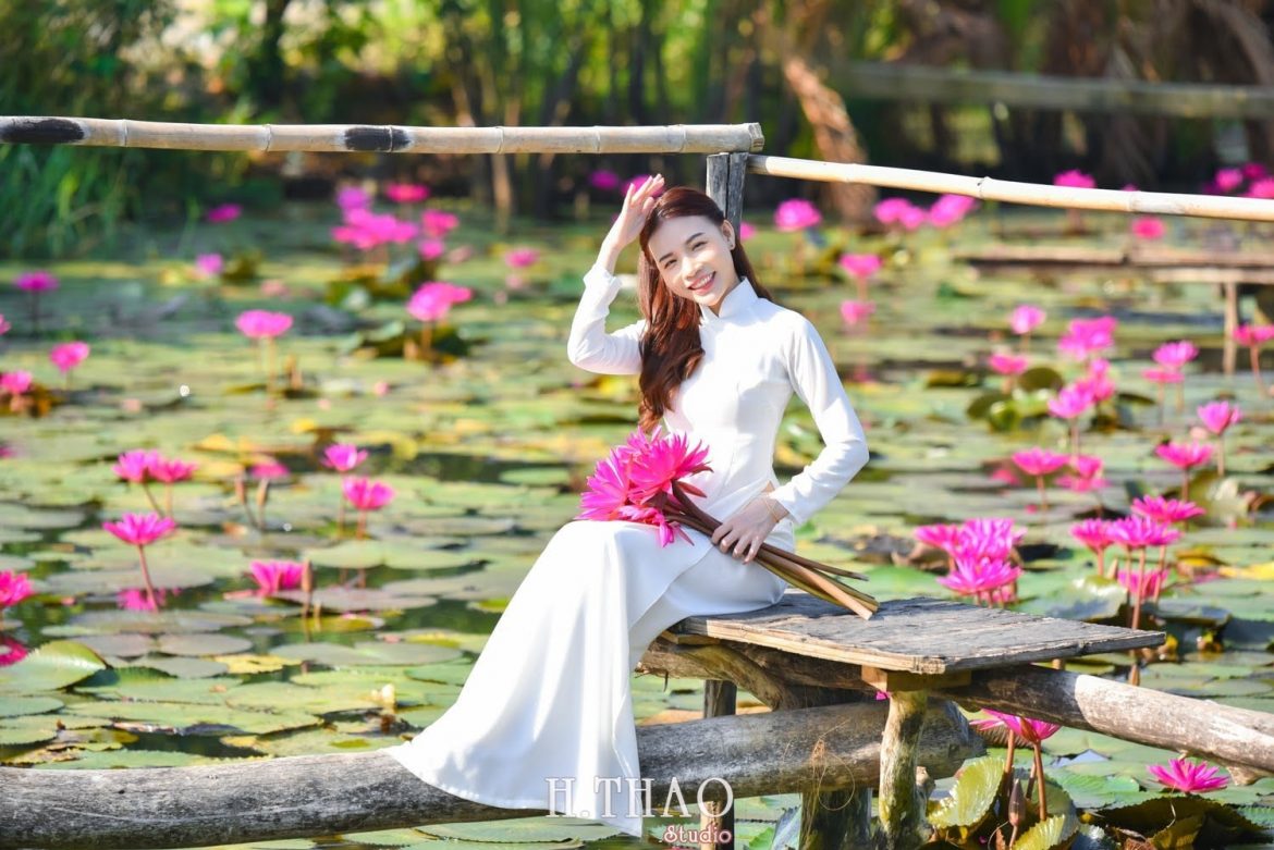 ảnh áo dài trắng cùng hoa súng xinh ảnh áo dài trắng cùng hoa súng xinh