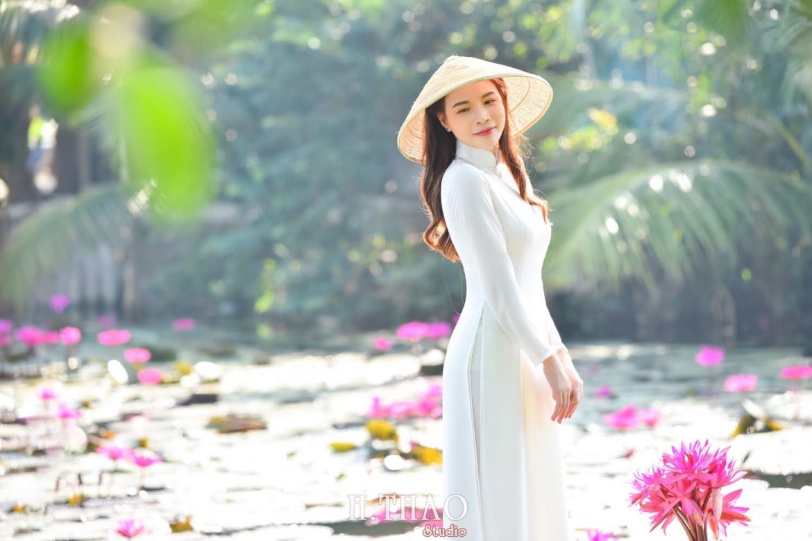 ảnh áo dài trắng cùng hoa súng nhẹ nhàng ảnh áo dài trắng cùng hoa súng nhẹ nhàng