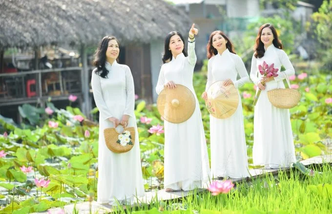 ảnh 4 nàng thơ áo dài xinh đẹp