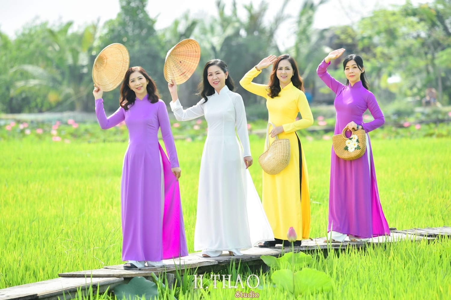 Anh Hoa sen 20 min - Báo giá chụp ảnh áo dài trọn gói tại Tp.HCM - HThao Studio