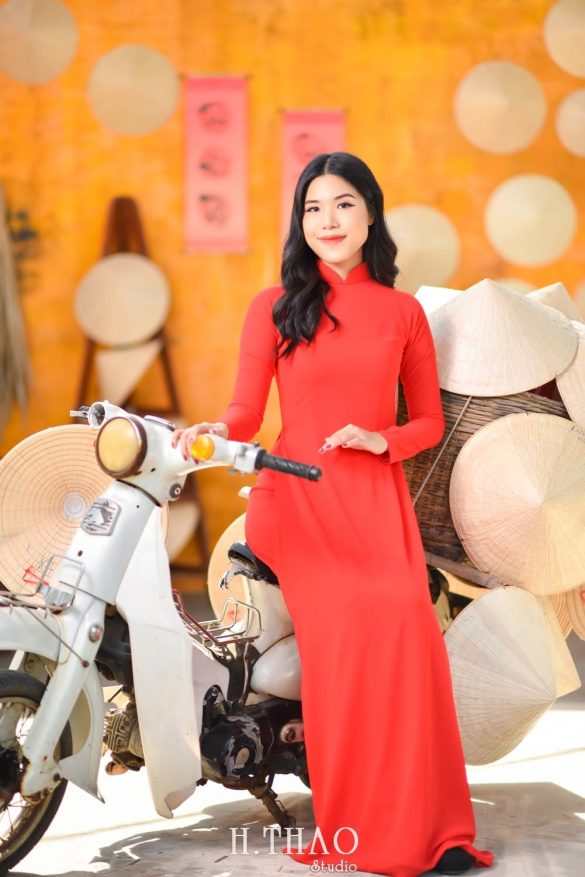 Ao dai alibaba 18 min 585x877 - Chụp ảnh áo dài tết đẹp giá rẻ tại Tp.HCM – HThao Studio