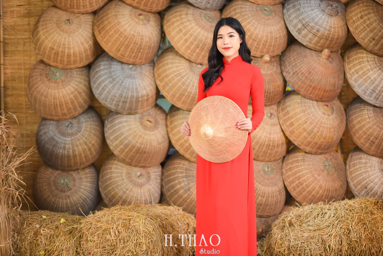 Ao dai alibaba 20 min - Top 40 ảnh áo dài chụp với Hoa đào, hoa mai tết tuyệt đẹp- HThao Studio