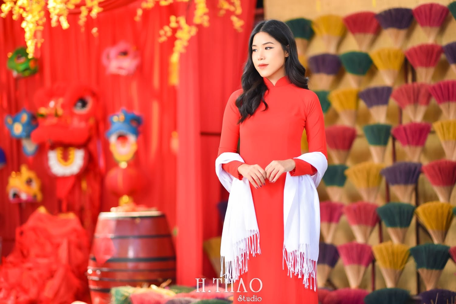 Ao dai alibaba 23 min - Top 40 ảnh áo dài chụp với Hoa đào, hoa mai tết tuyệt đẹp- HThao Studio