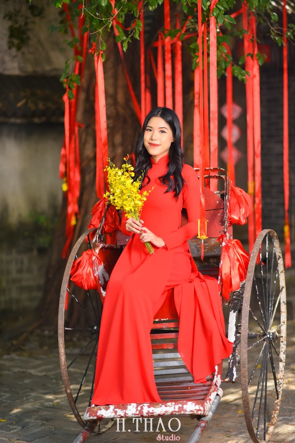 Ao dai alibaba 5 min - Top 40 ảnh áo dài chụp với Hoa đào, hoa mai tết tuyệt đẹp- HThao Studio