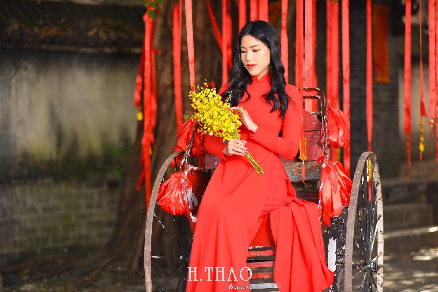 Ao dai alibaba 6 min - Top 40 ảnh áo dài chụp với Hoa đào, hoa mai tết tuyệt đẹp- HThao Studio
