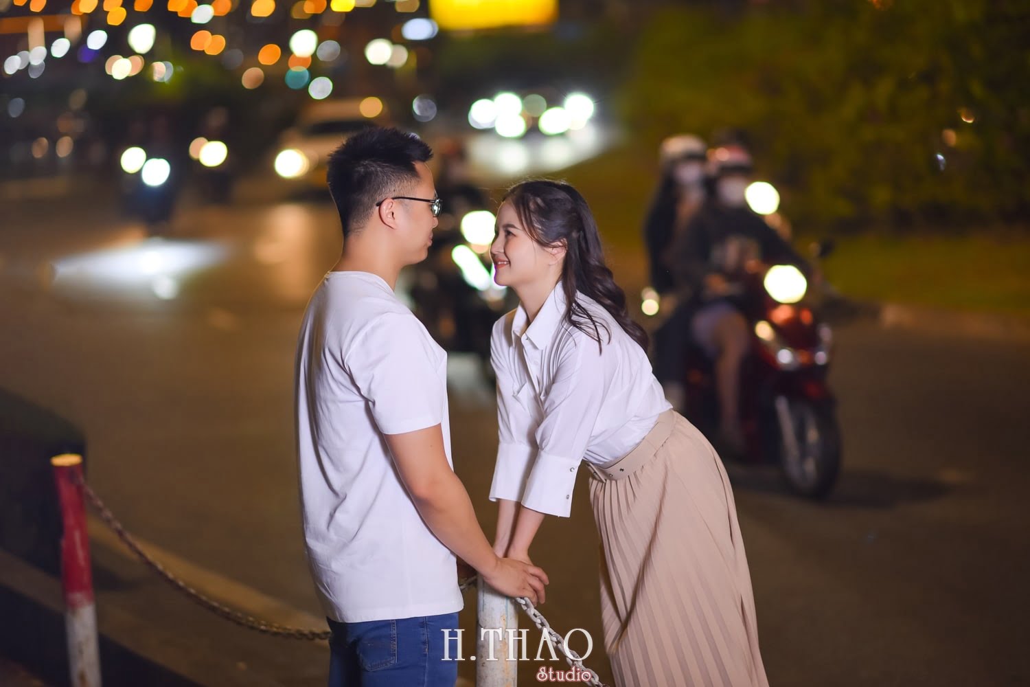 Anh chup couple ban dem 11 min - Album ảnh couple chụp buổi tối đẹp lung linh - HThao Studio