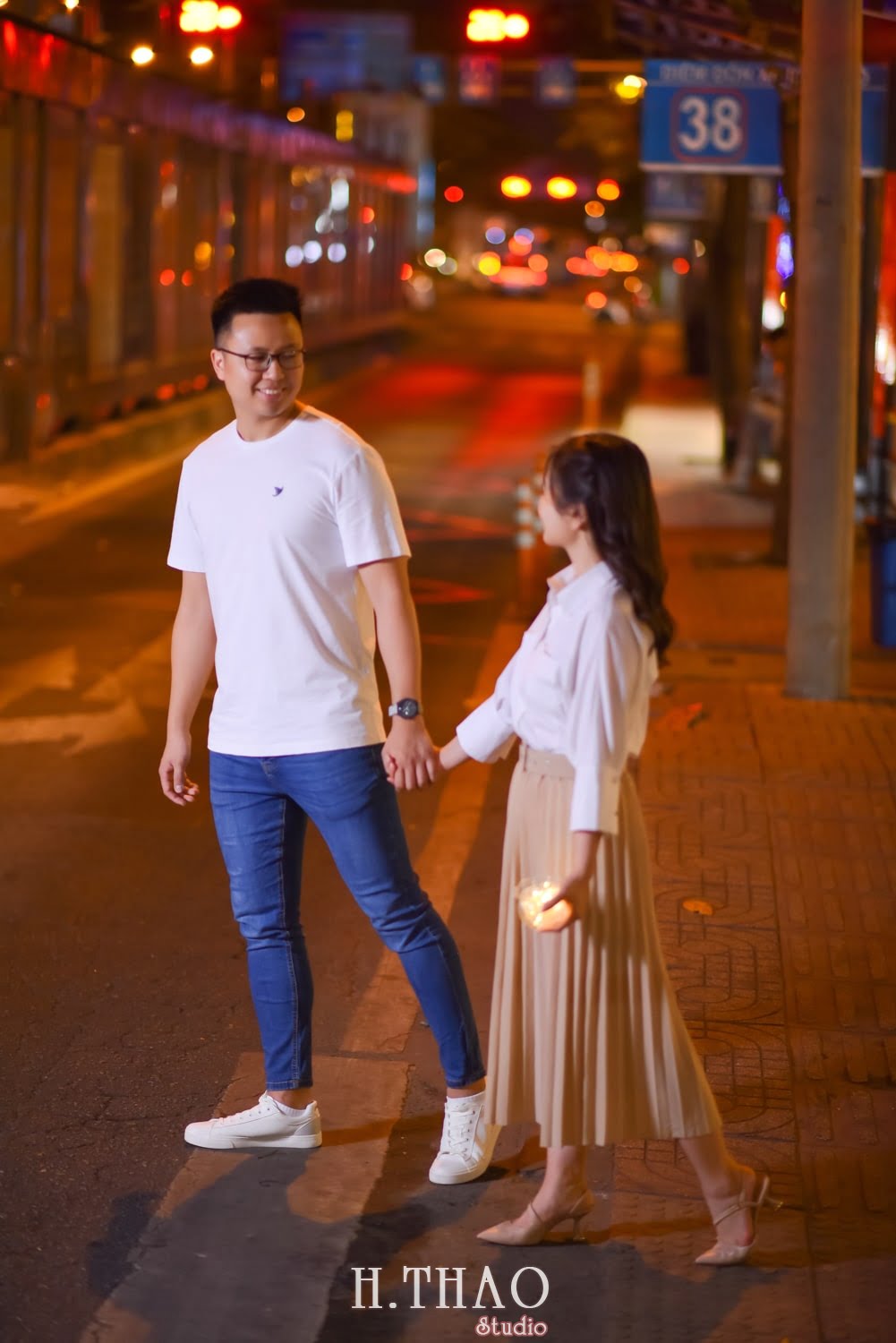 Anh chup couple ban dem 13 min - #2 Ý tưởng chụp ảnh ban đêm đẹp lung linh – HThao Studio