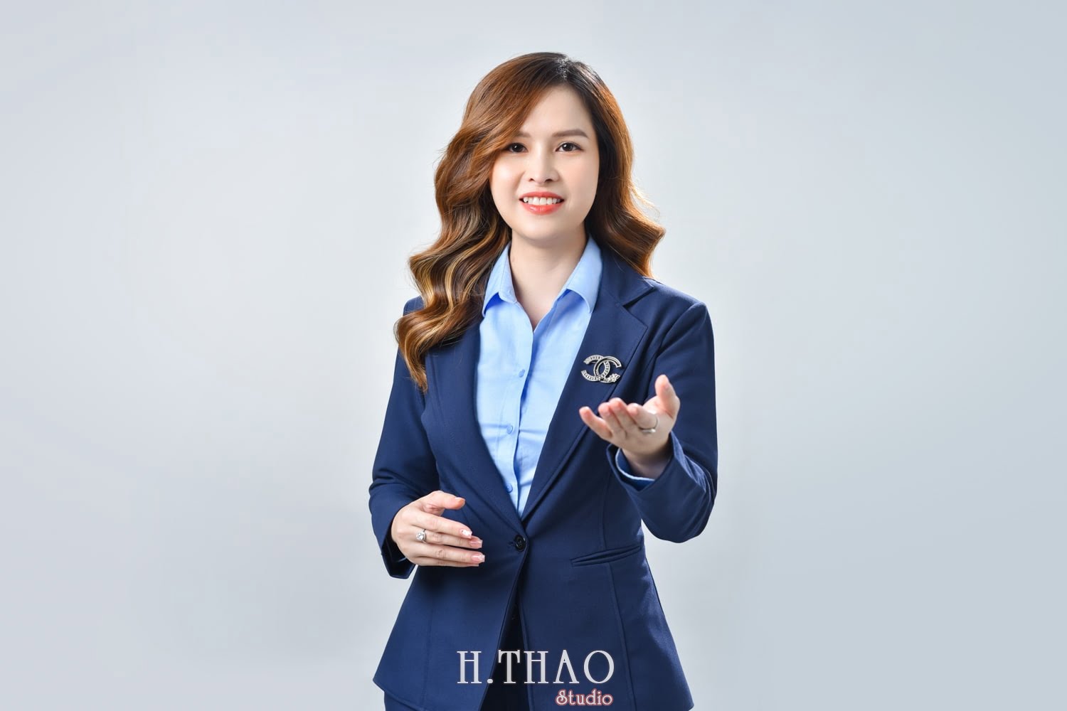 Anh thuong hieu ca nhan 16 min - Cách chụp ảnh với áo vest nữ đẹp, trẻ trung, chuyên nghiệp- HThao Studio
