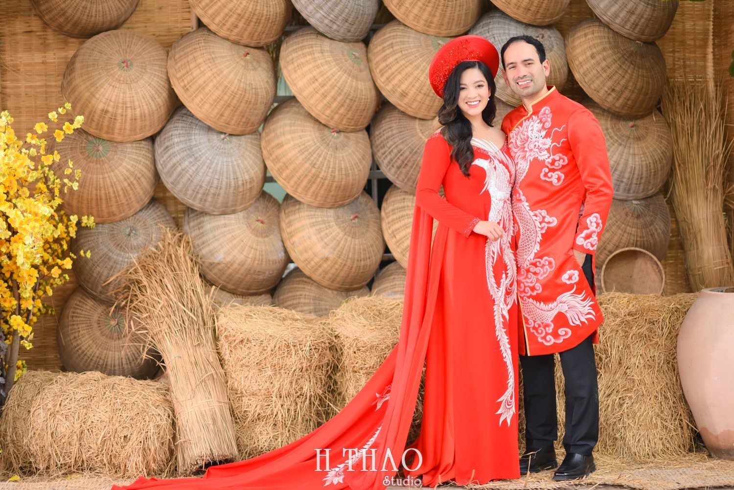 Anh couple 18 min - Bộ ảnh cưới áo dài truyền thống theo phong cách Việt đẹp – HThao Studio