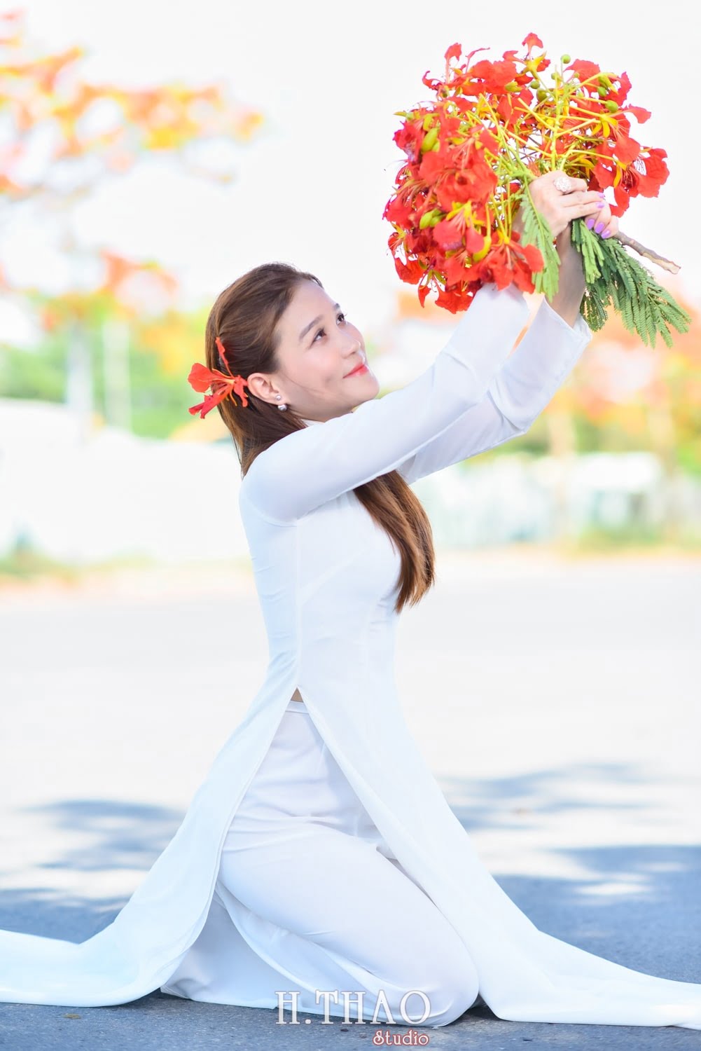 Anh hoa phuong 18 min - Tổng hợp concept chụp ảnh với hoa phượng tháng 5 đẹp – HThao Studio