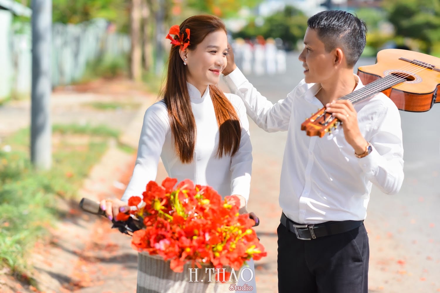 Anh hoa phuong 6 min - Tổng hợp concept chụp ảnh với hoa phượng tháng 5 đẹp – HThao Studio