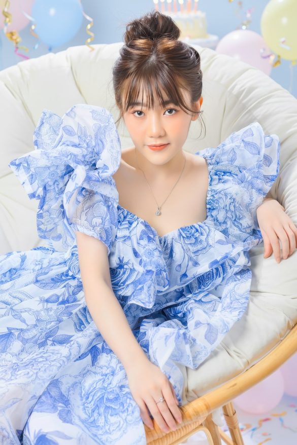 Anh SN 16 min 585x878 - Bảng giá & concept chụp ảnh sinh nhật đẹp tại Tp.HCM - HThao Studio