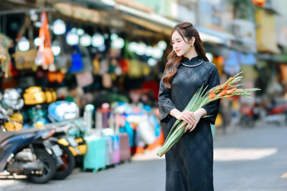 Anh ao dai tet 11 min 585x390 - Concept chụp ảnh áo dài cách tân vào dịp Tết đẹp 2025