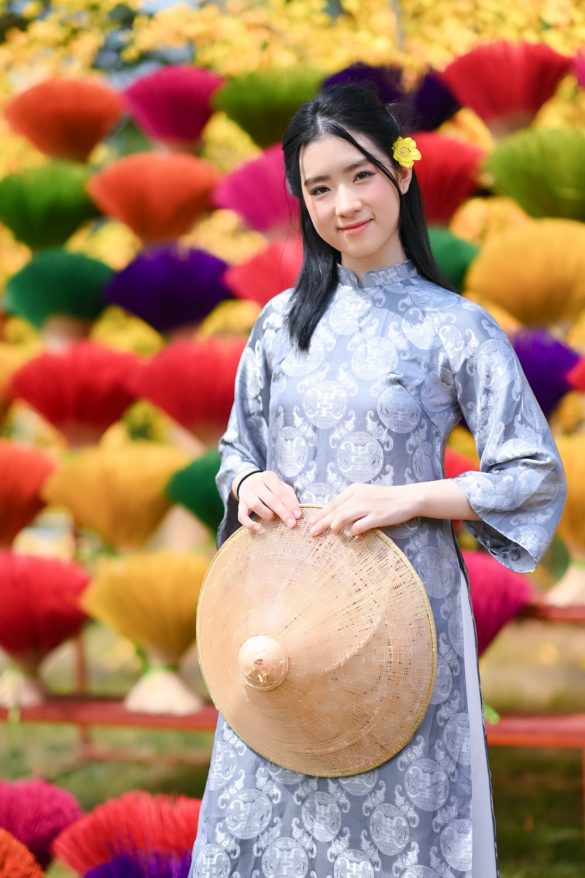 Anh ao dai tet dep 1 min 585x878 - Album ảnh tết chụp tại phim trường Paris quận 9 đẹp