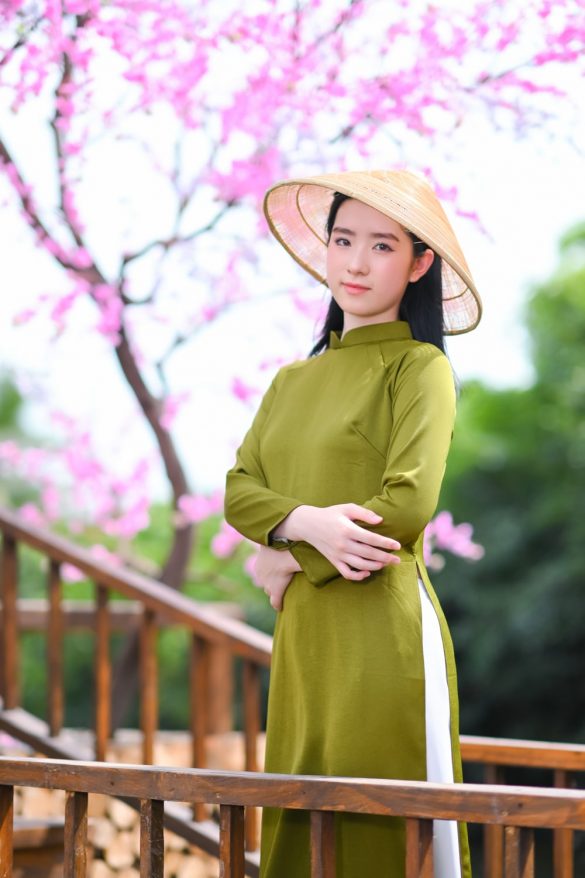 Anh ao dai tet dep 11 min 585x878 - Album ảnh tết chụp tại phim trường Paris quận 9 đẹp