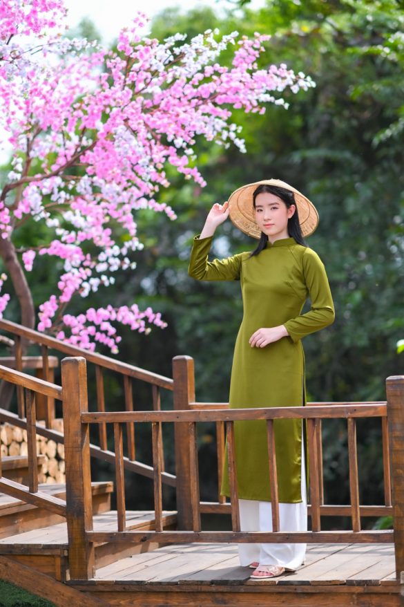 Anh ao dai tet dep 12 min 585x878 - Album ảnh tết chụp tại phim trường Paris quận 9 đẹp