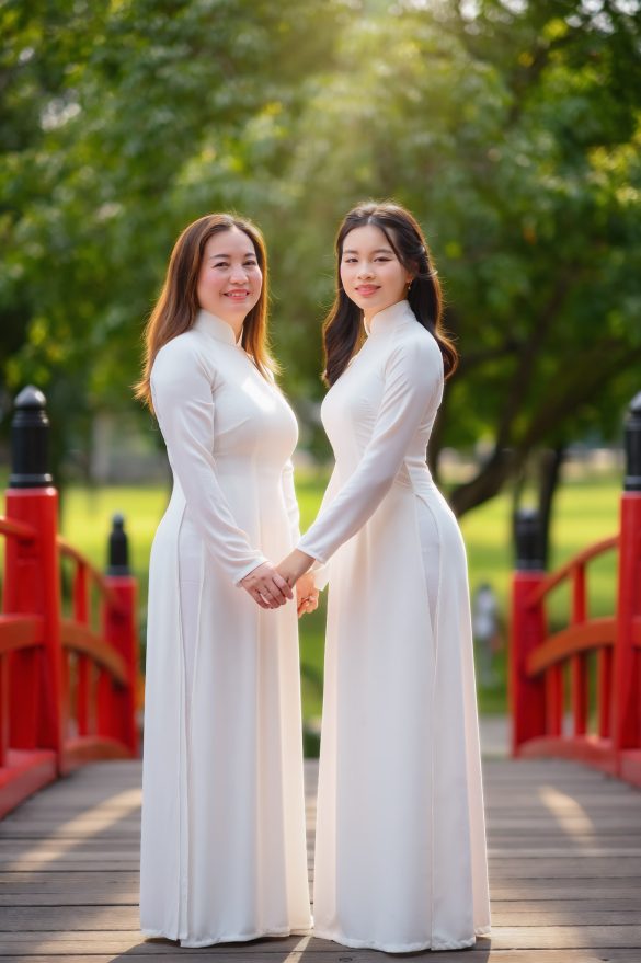 Anh ao dai 14 min 585x879 - Bộ ảnh áo dài chụp tại công viên Vinhome Central Park đẹp