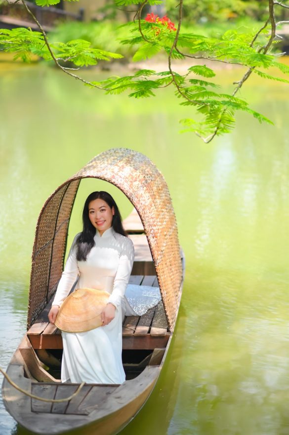 Anh ao dai bao tang quan 9 10 min 585x879 - Bảo tàng Áo dài – Nét đẹp truyền thống giữa lòng Sài Gòn