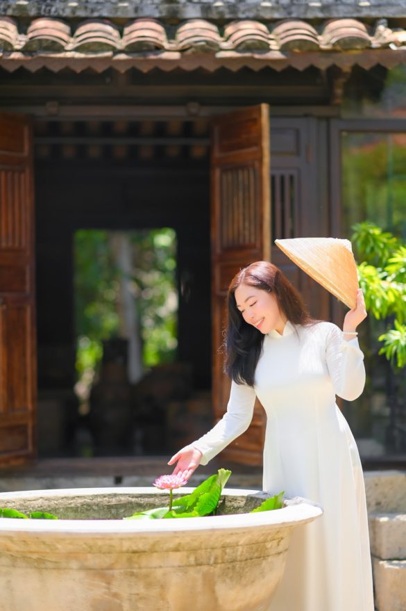 Anh ao dai bao tang quan 9 4 min 585x879 - Bảo tàng Áo dài – Nét đẹp truyền thống giữa lòng Sài Gòn