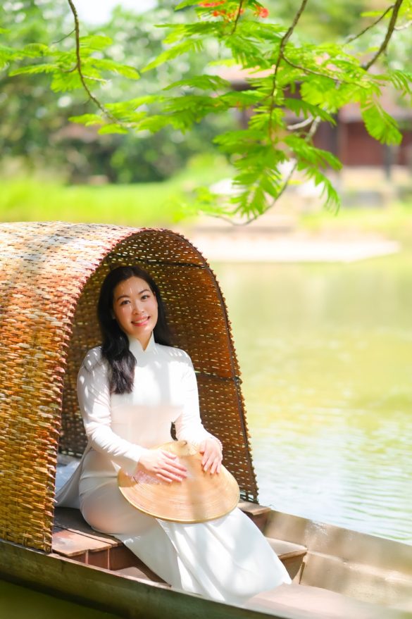 Anh ao dai bao tang quan 9 9 min 585x879 - Bảo tàng Áo dài – Nét đẹp truyền thống giữa lòng Sài Gòn