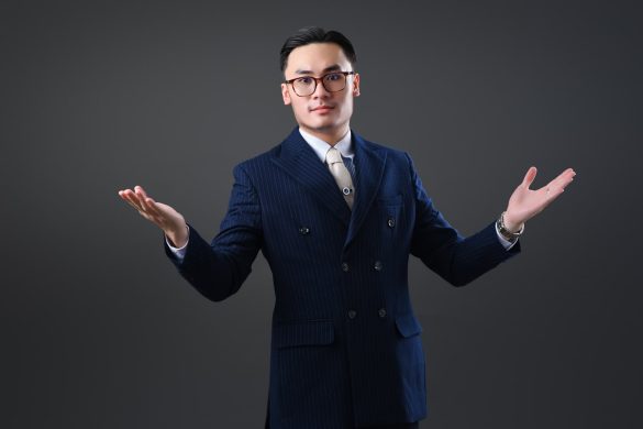 Anh doanh nhan tre 15 min 585x390 - Bộ ảnh thương hiệu cá nhân Trader và diễn giả chuyên nghiệp