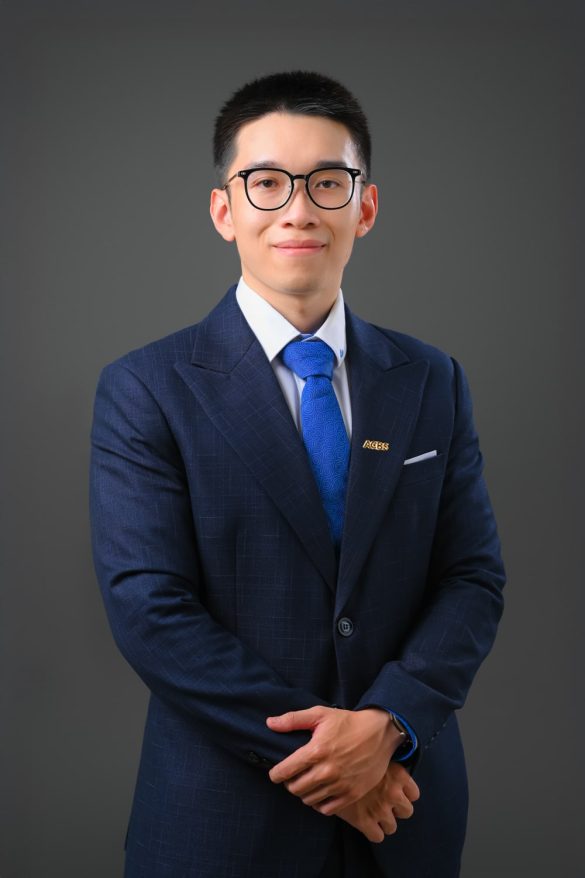 Anh doanh nhan tre 2 min 585x878 - Bộ ảnh thương hiệu cá nhân Trader và diễn giả chuyên nghiệp