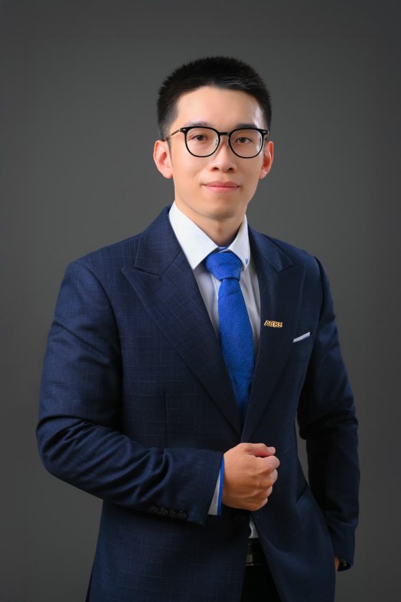 Anh doanh nhan tre 6 min 585x878 - Bộ ảnh thương hiệu cá nhân Trader và diễn giả chuyên nghiệp