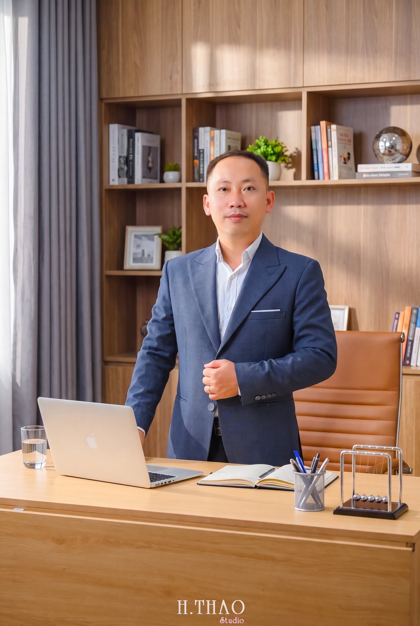 ANh doanh nhan 1 - Concept Chụp Ảnh Doanh Nh&acirc;n Phong C&aacute;ch chuy&ecirc;n nghiệp tại HThao Studio