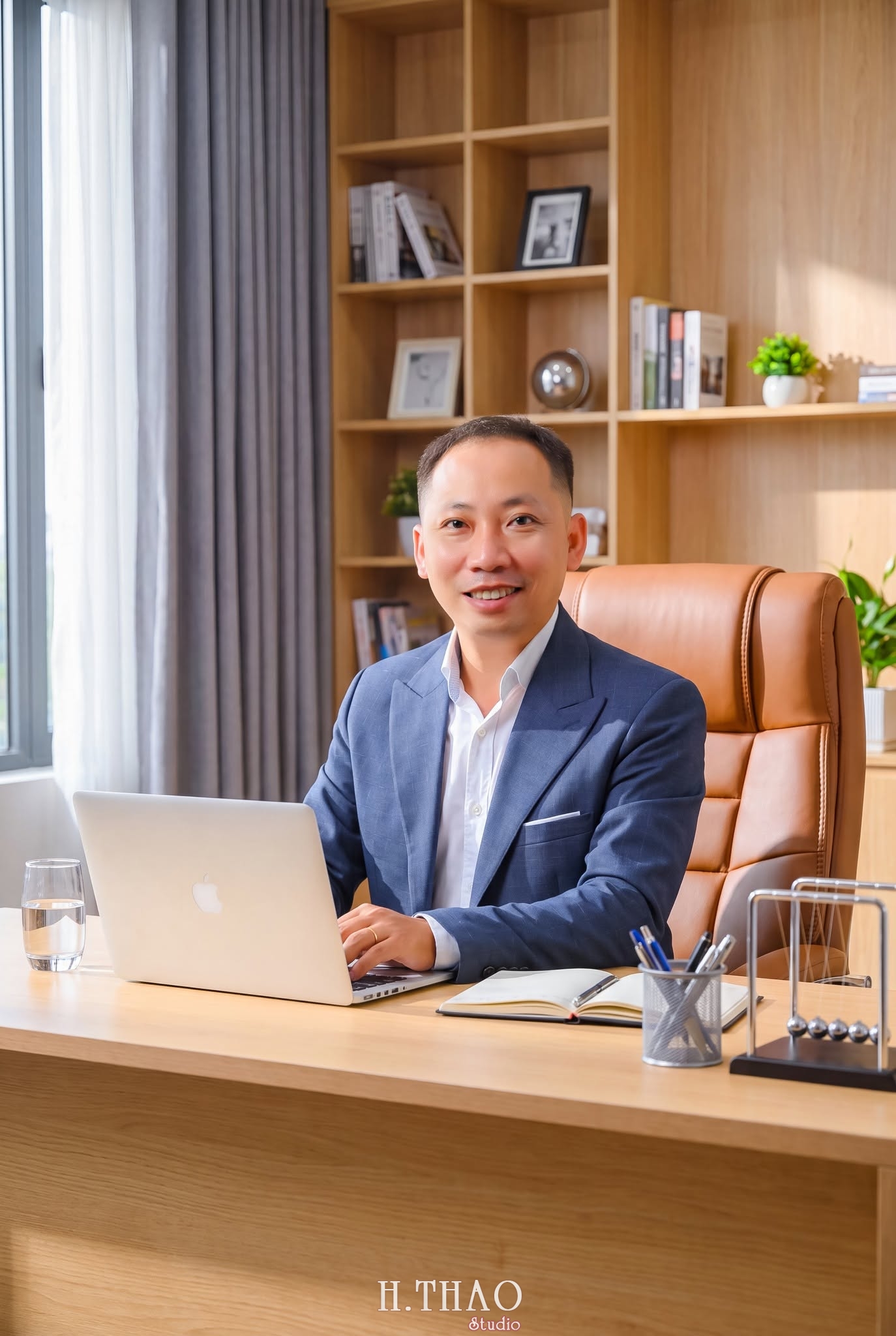 ANh doanh nhan 2 - Concept Chụp Ảnh Doanh Nh&acirc;n Phong C&aacute;ch chuy&ecirc;n nghiệp tại HThao Studio