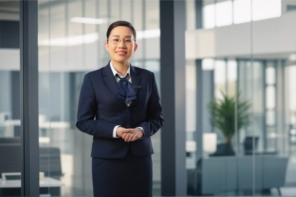 Anh giam doc 10 min 585x390 - Concept ảnh doanh nhân nữ mới, đẹp 2025 tại HThao Studio