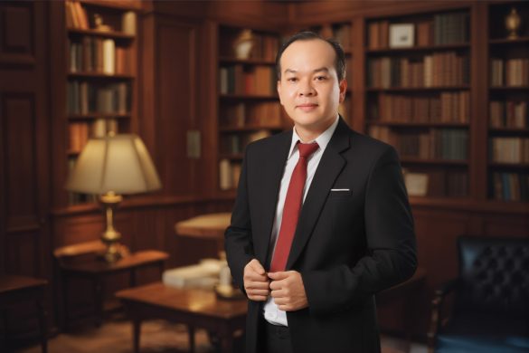 Anh giam doc 16 min 585x390 - Concept chụp Nam giám đốc phong thái, đĩnh đạc 2025- HThao Studio